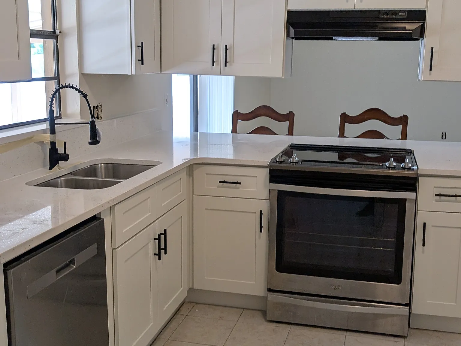 4 bed, 1936 sqft, $2,200 — Photo 2