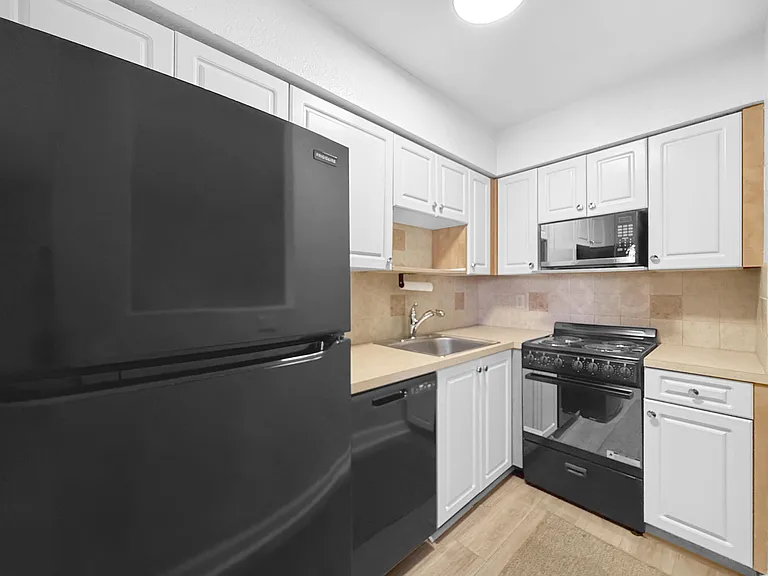 2607 NE 8th Ave #29 — Photo 8