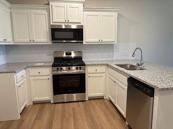 5th image of 819 S Wilson Ave