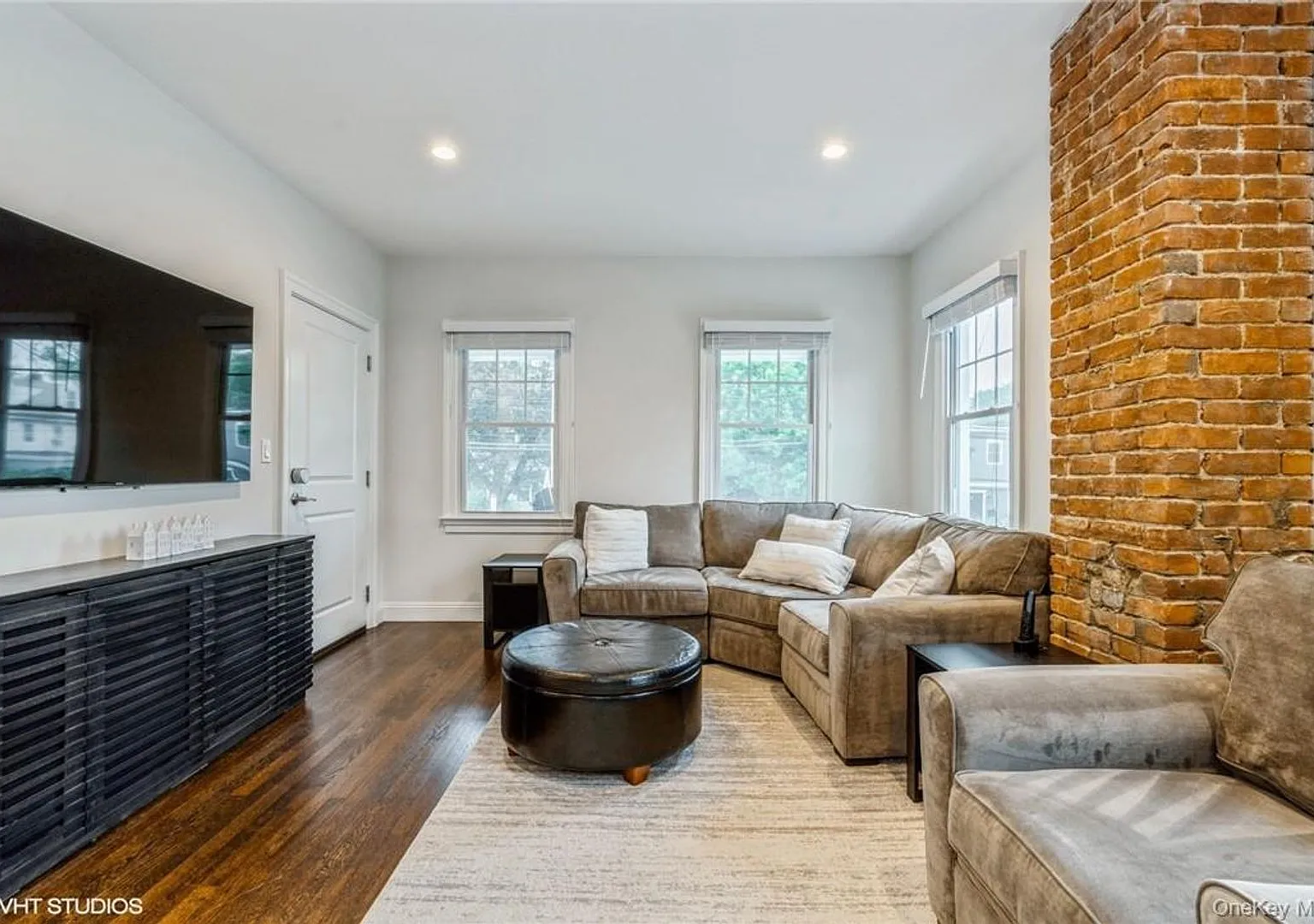 2 bed, 1.0 bath, 1035 sqft, $4,100 — Photo 3