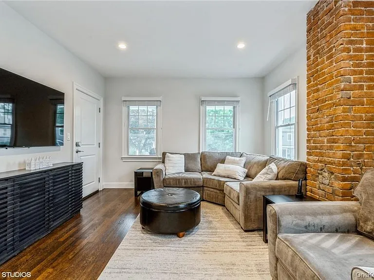 338 Palmervenue #A — Photo 3