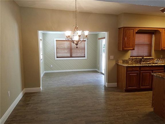 3rd image of 126 W Lauren Ct