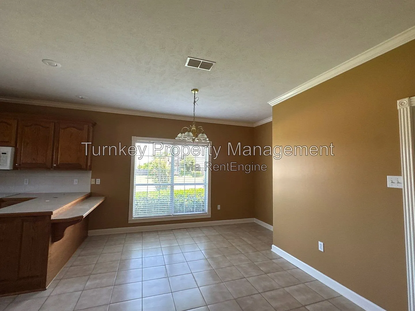 3 bed, 2.0 bath, 1954 sqft, $1,945 — Photo 3
