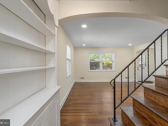 5th image of 3255 Yosemite Ave