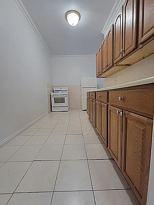 5th image of 220 Audubon Ave #34
