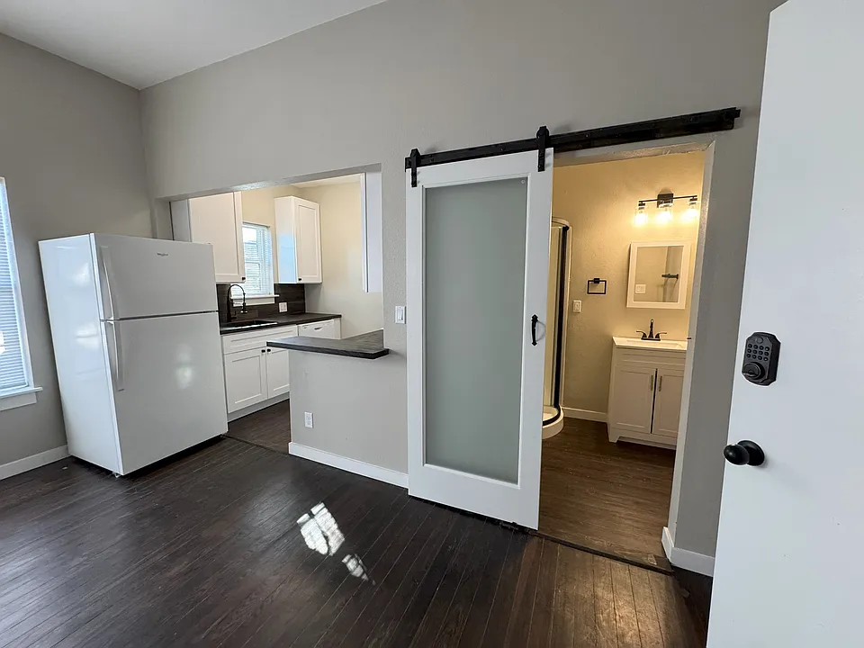 Bathroom & Kitchen