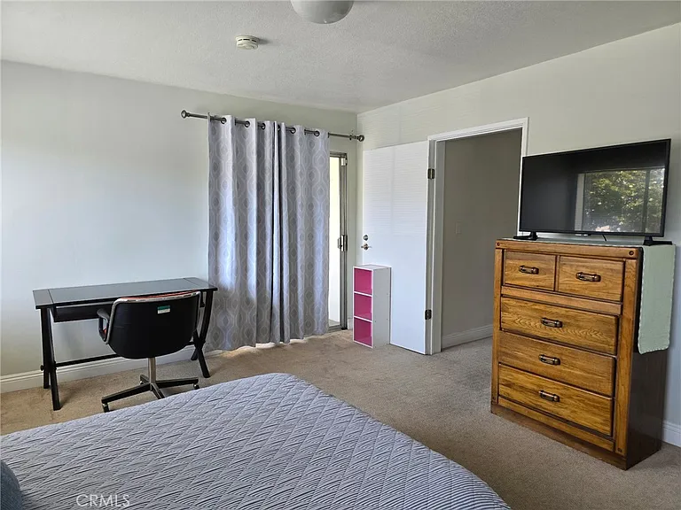 2646 Military Ave — Photo 9