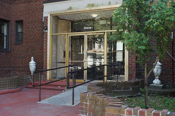 Rented by Norman Raindel, LREB | media 82