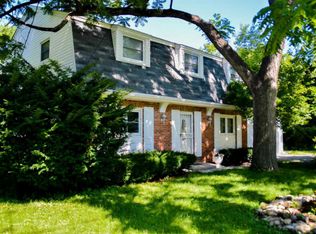 979 McNaughten Rd, Columbus, OH 43213