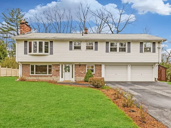 5 Currier Dr, Framingham, MA 01701