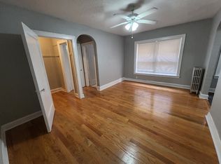 2445 E 72nd St APT 100, Chicago, IL 60649