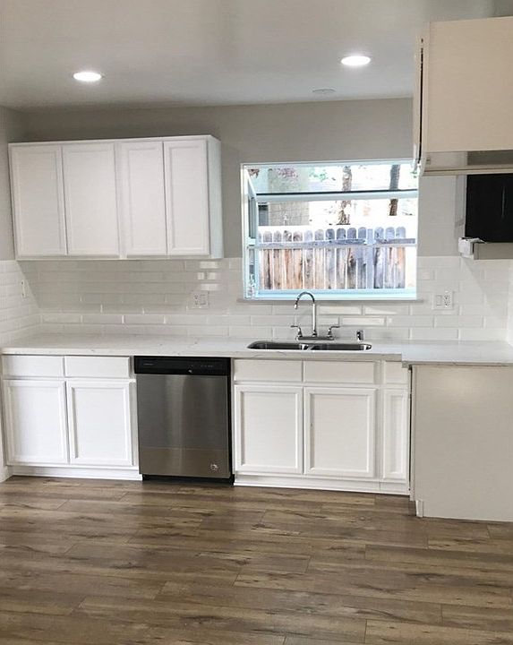 1st image of 3020 Gladstone St