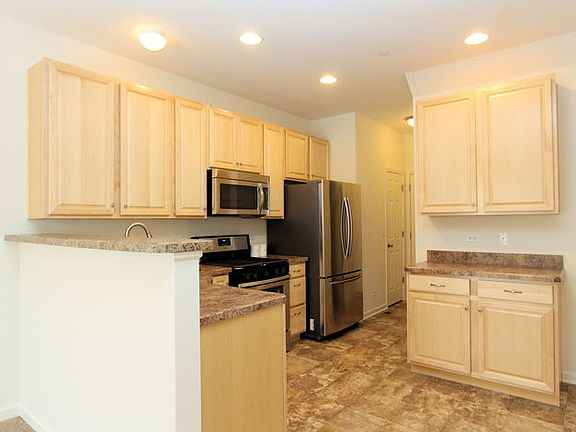 3rd image of 9868 Cummings St