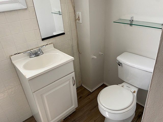 2nd image of 817 Willard St #4
