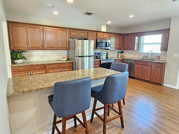 5th image of 181 Stanford Rd