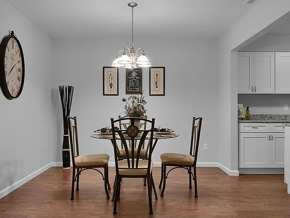 5th image of 1059 Woodgate Dr