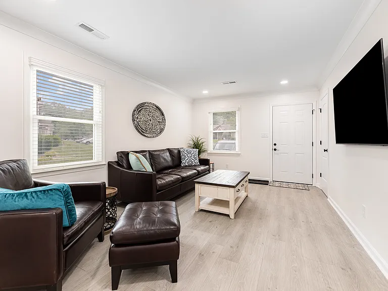 508 Rock Cliff Ct — Photo 3