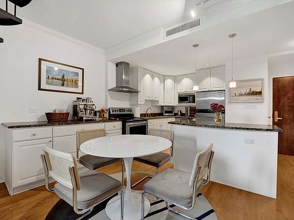 4th image of 2100 N Lincoln Park W APT 3FN
