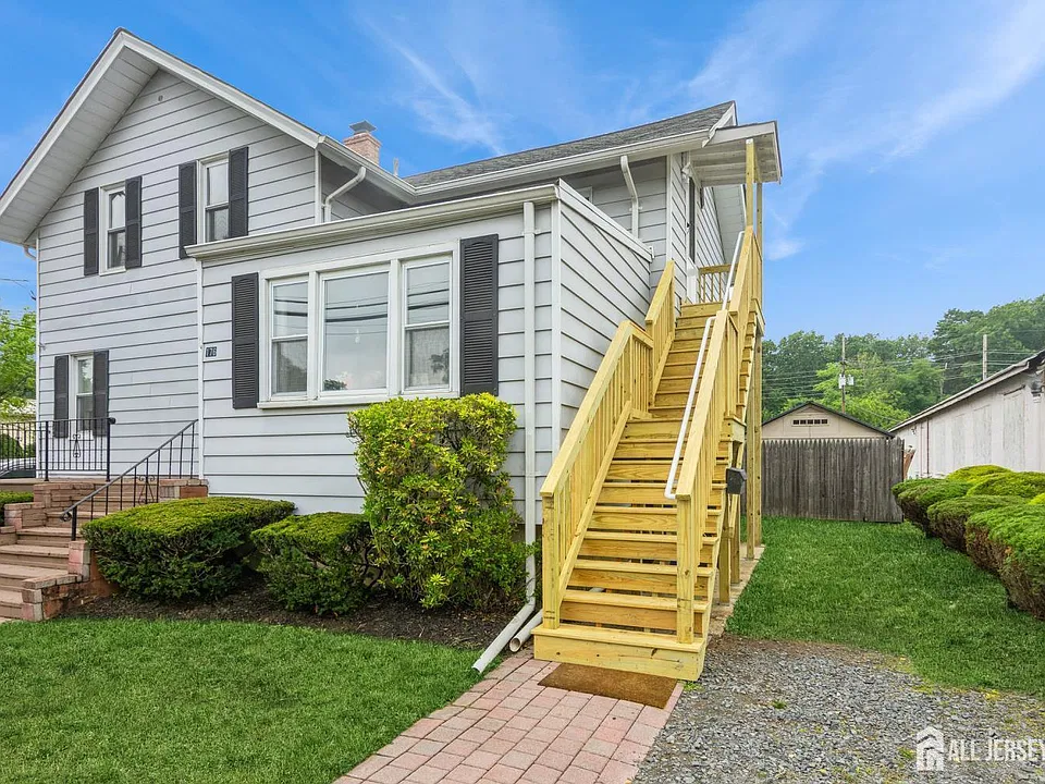 176 Manalapan Rd