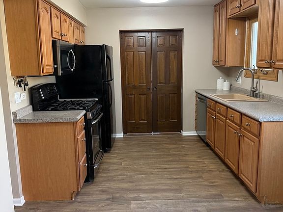 3rd image of 776 W Appletree Ln