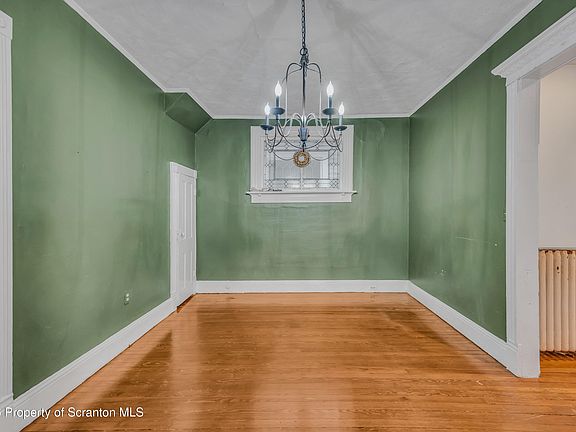 5th image of 802 Woodlawn St