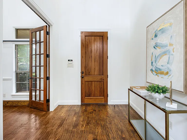 3606 S Versailles Ave — Photo 6
