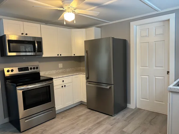 (undisclosed Address), Alfred, ME 04002