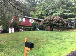 10 Oak Ridge Rd, Pomona, NY 10970