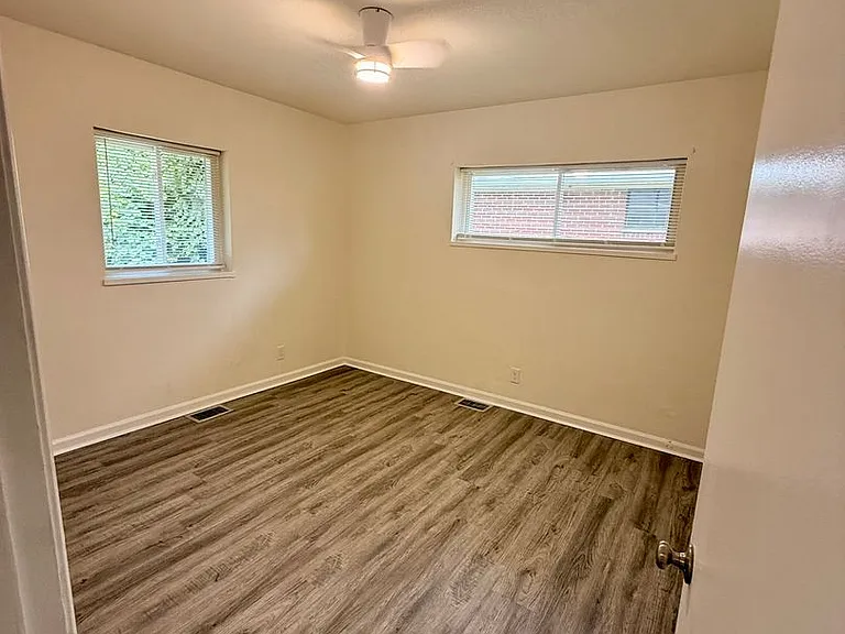 645 Brookfield Rd — Photo 14