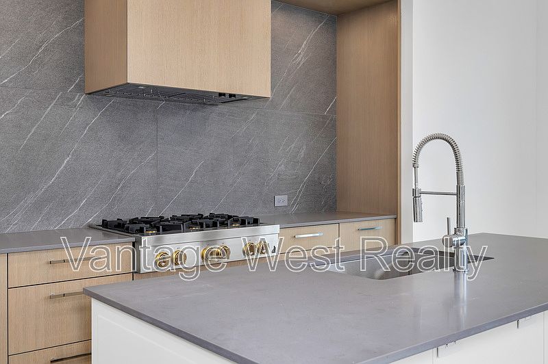 1st image of 3389 Lakeshore Rd #216