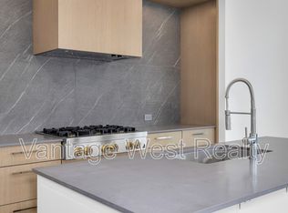 3389 Lakeshore Rd #216, Kelowna, BC V1W4H6