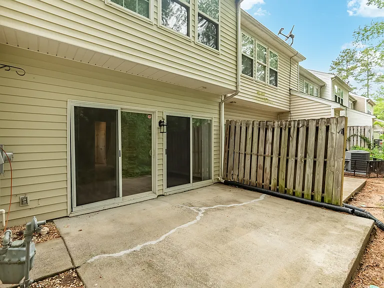 502 Canyon Lake Cir — Photo 26