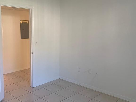 5th image of 220 SW 116th Ave