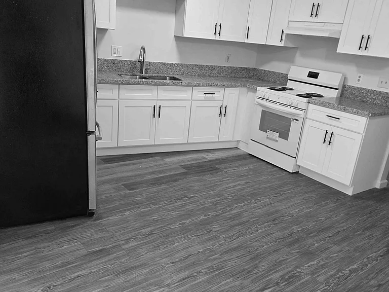 Moracambe Manor Apartments — Photo 13