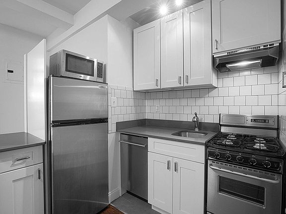 4th image of 433 W 21st St APT 2E