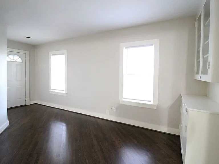 4613 Cambridge St — Photo 3