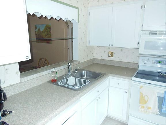 3rd image of 13715 Mission Oaks Blvd #13715