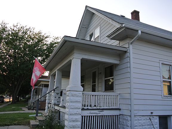 3rd image of 1136 New Hampshire St