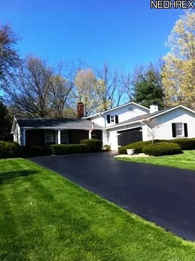 8471 Carriage Hill Dr NE photo 1