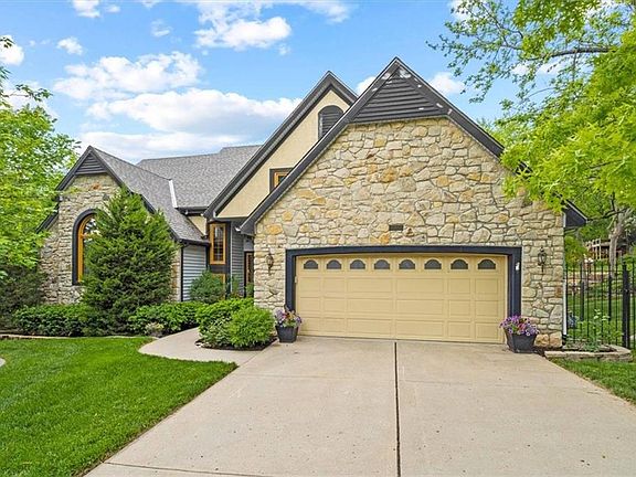2nd image of 6804 Red Oak Dr