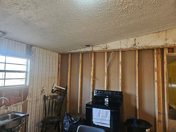 4th image of 353 Heather Ln