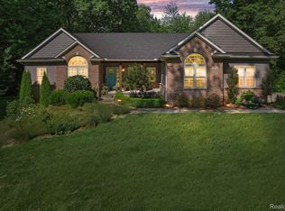 2600 Nottingham Ct, White Lake, MI 48383