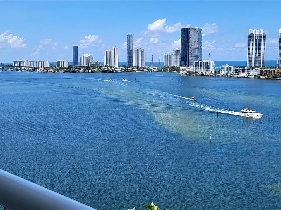 2600 Island Blvd #1603