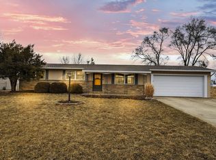 2302 W Fairview Ln, McHenry, IL 60051