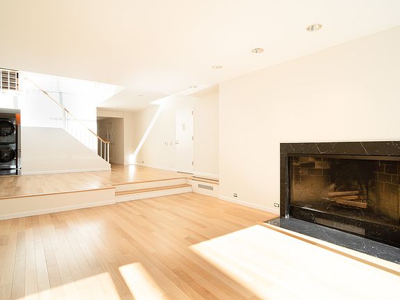 3rd image of 222 E 67th St APT B