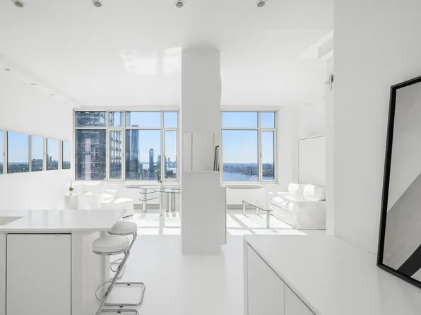 635 West 42nd Street image 7 of 19