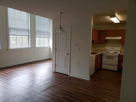 5th image of 600 E 8th St APT 309
