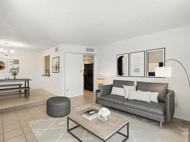 908 S Hacienda Dr — Photo 2