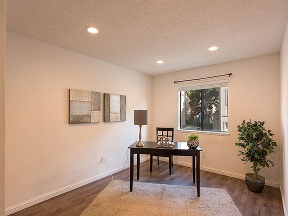 4th image of 415 Coyote Creek Cir