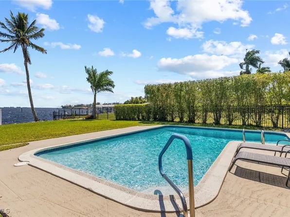 252 Bayshore Dr, Cape Coral, FL 33904